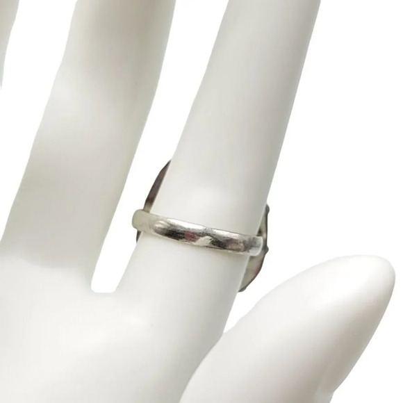 Light Green Tourmaline Polished Silver Plated Vintage Ring Size 8.25 - Picture 4 of 6